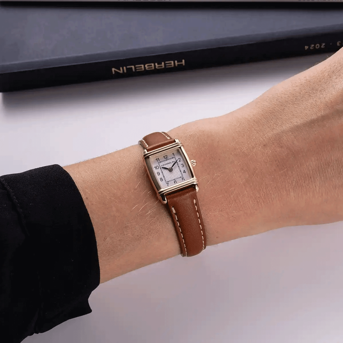 Montre HERBELIN Art Déco Mini dorée Femme - Herbelin - Bijouterie TAMARA