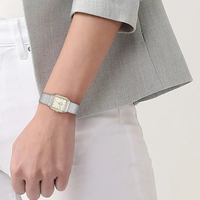 Montre LACOSTE femme Rene bicolore portée